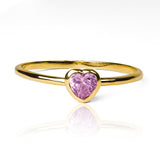 Anillo de compromiso en forma de corazón I, disponible exclusivamente en nuestra Joyería Caracas. Este impresionante anillo está elaborado en oro 18k, con un certificado de calidad que garantiza su durabilidad y belleza por toda la vida.