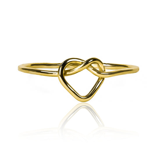 anillo de mujer "Knot heart" es una adición perfecta a cualquier colección de joyería. Fabricado en oro de 18K por la Joyería Caracas, cuenta con un diseño de nudo de corazón, simbolizando amor y compromiso.