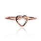 anillo de mujer "Knot heart" es una adición perfecta a cualquier colección de joyería. Fabricado en oro de 18K por la Joyería Caracas, cuenta con un diseño de nudo de corazón, simbolizando amor y compromiso.