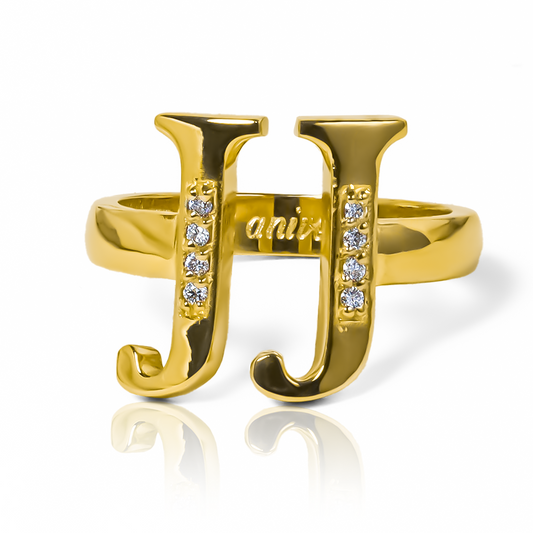 nuestro Anillo letras personalizadas II en oro 18k de joyeria caracas. Personalice sus iniciales con elegancia y calidad única. Con garantía de por vida