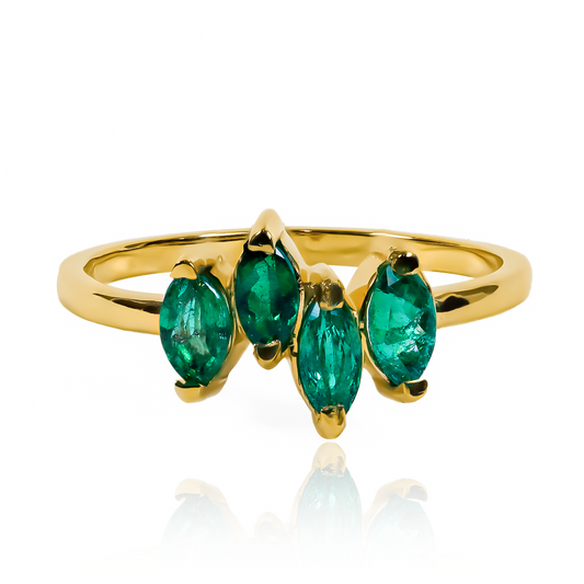  nuestro anillo marquise quad emerald. Fabricado en oro 18k, esta joya de joyería caracas te hará sentir elegante y sofisticada. 