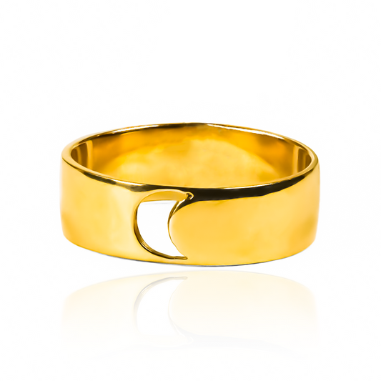 Anillo Media Luna II de Joyería Caracas. Hecha de oro 18k, esta argolla representa la eternidad de su amor y viene con garantía para toda la vida.