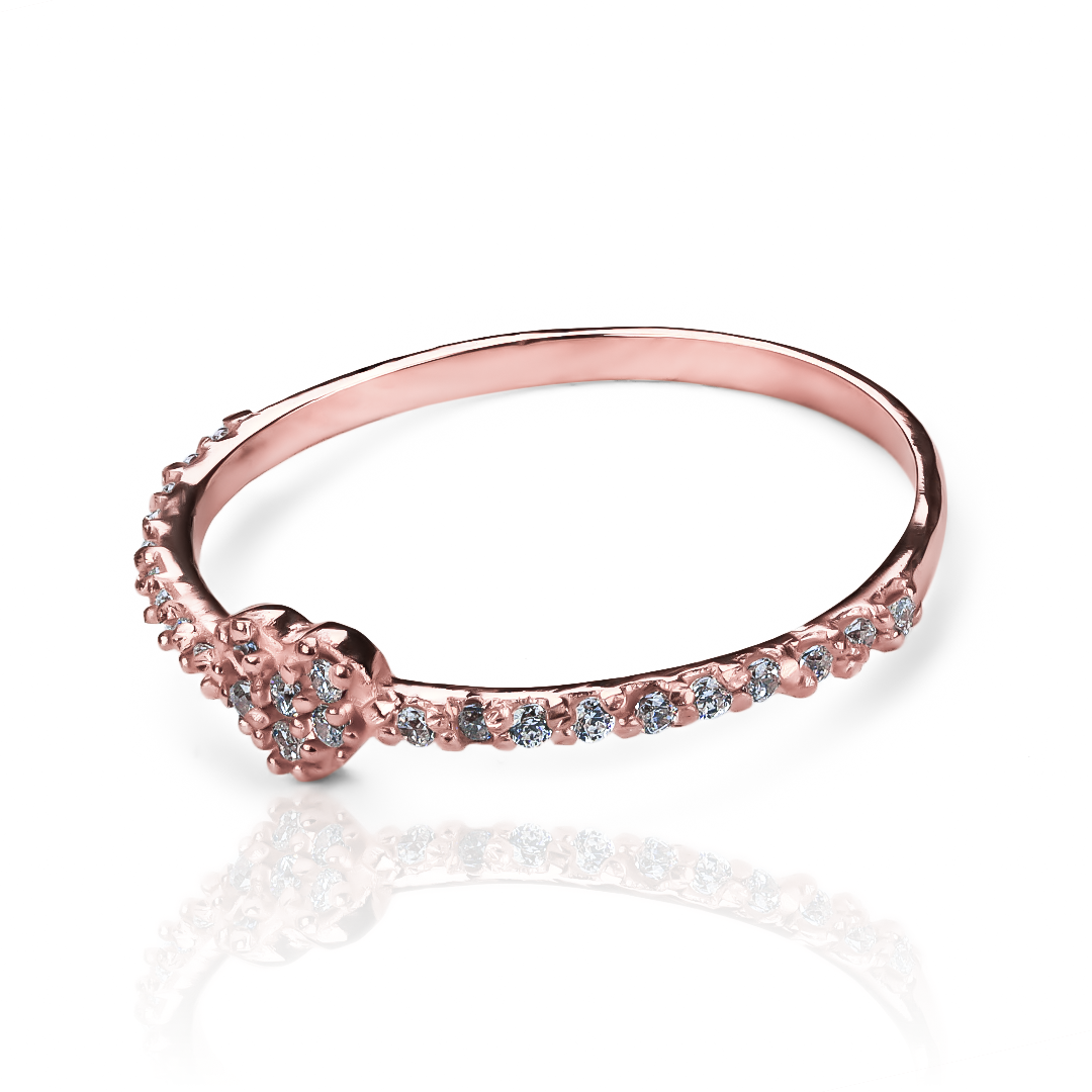 Disfruta de la belleza del minimalismo con nuestro anillo mini cristal heart. Fabricado con oro 18k de primera calidad, este anillo de Joyería Caracas es una pieza única que destacará en cualquier ocasión. Con garantía de por vida para asegurarte una joya preciosa y duradera.