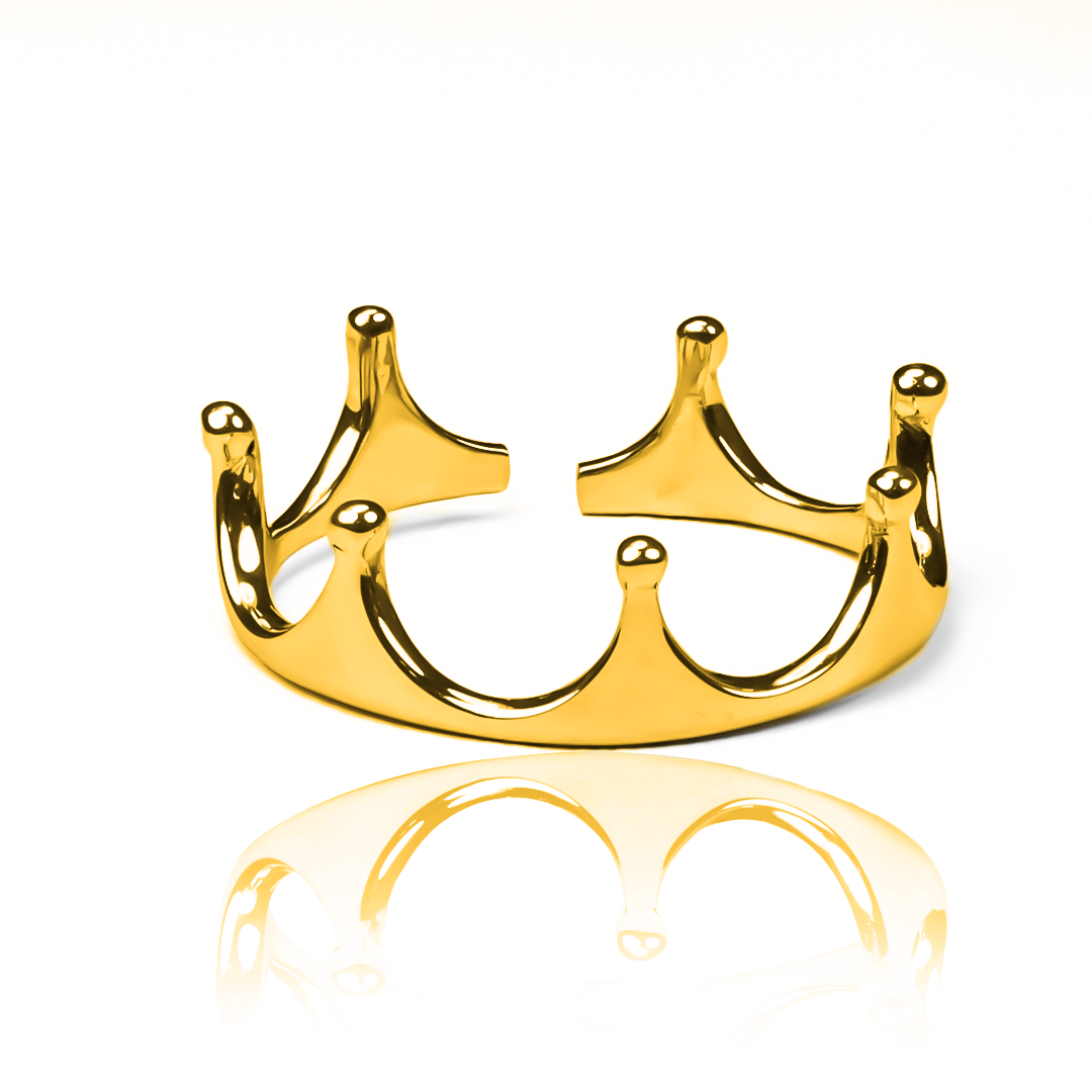 Este hermoso anillo open crown de Joyería Caracas está elaborado en oro 18k, garantizando su elegancia y durabilidad de por vida. Disfruta de su diseño exclusivo y siente la distinción de llevar una verdadera pieza de arte en tus manos. Una joya que te acompañará en cada ocasión especial.