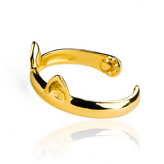  Anillo de Joyería Caracas está hecho de oro 18k, y presenta la adorable forma de orejitas y patitas de gato. Con una garantía de por vida.