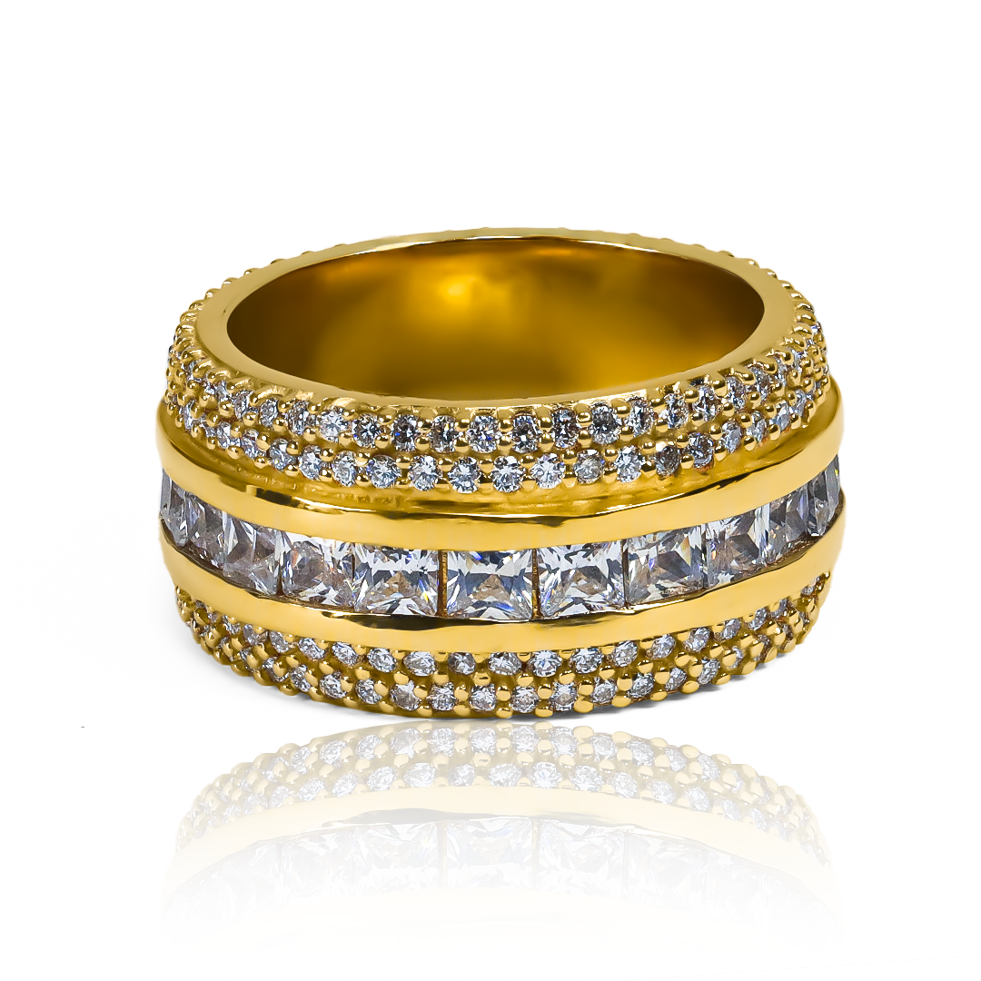  anillo princess de joyería Caracas está elaborado en oro 18k, brindando una exclusiva y duradera garantía para toda la vida. 