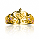 Siente la elegancia y exclusividad con nuestro Anillo Princess Design de Joyería Caracas. Hecho con oro de 18K, este anillo te ofrece belleza y durabilidad garantizada de por vida. Haz una declaración de lujo con este diseño único que te hará sentir como una princesa.