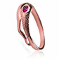 anillo red snake es un símbolo de lujo y elegancia con su diseño exclusivo de joyería caracas. Hecho en oro 18k, este anillo ofrece una garantía de por vida