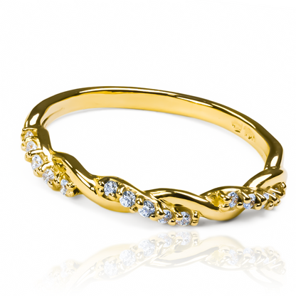 Anillo rope cristal es una pieza de Joyería Caracas que demuestra elegancia y exclusividad. Con su fina elaboración en oro 18k. Además, su garantía para toda la vida asegura su durabilidad y valor duradero.