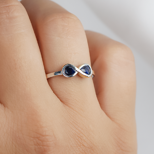  anillo sapphire infinity de oro 18k de Joyería Caracas. Con un diseño exclusivo y garantía de por vida