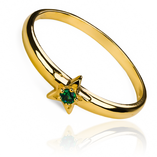 Descubre la elegancia y exclusividad de nuestro anillo star green. Fabricado con oro 18K de Joyería Caracas y con garantía de por vida, esta pieza es un tesoro que te acompañará siempre. Su diseño único y llamativo te hará brillar como una estrella en cualquier ocasión.