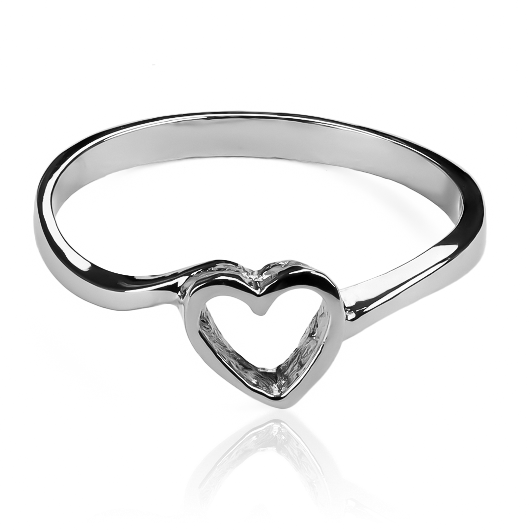 Descubre la elegancia de la joyería Caracas con nuestro anillo translucent heart de oro 18K. Con un diseño exclusivo, este anillo es la elección perfecta para expresar tu amor. Asegurado con garantía de por vida, es una inversión en belleza y calidad que perdurará por siempre.