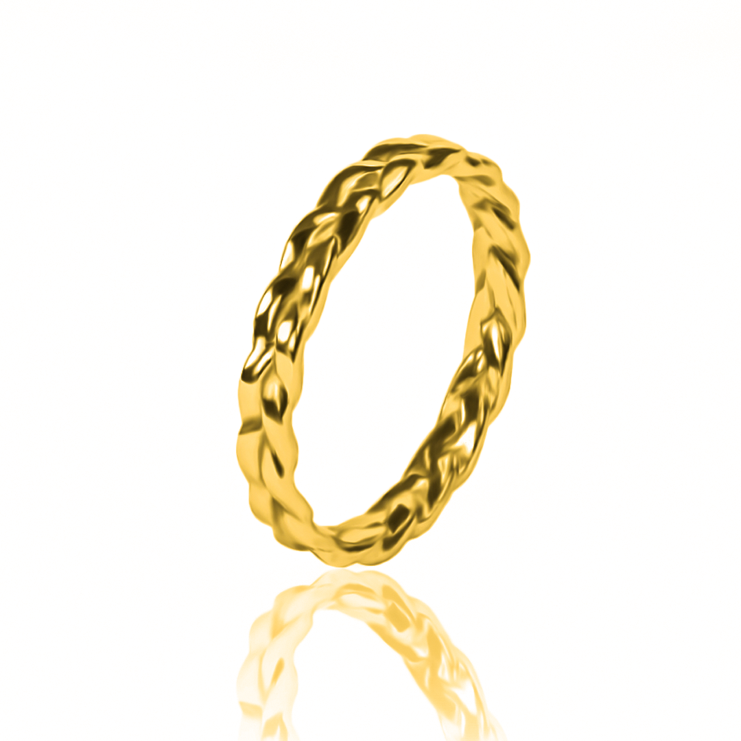 Luce elegante y sofisticada con nuestro anillo trenza de Joyería Caracas. Fabricado con oro 18k, este anillo es un lujo que puedes disfrutar toda la vida. Con nuestra garantía de por vida, tendrás una pieza de joyería de alta calidad para siempre.