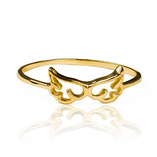 Experimenta la elegancia y exclusividad con nuestro anillo wings de Joyería Caracas. Hecho con oro 18k y respaldado por una garantía de por vida.