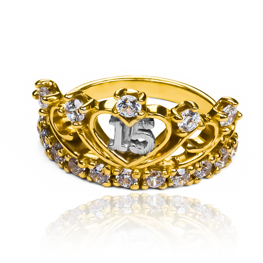 El anillo dulces 15 corona de joyería Caracas es una exquisita pieza de oro 18k que evoca elegancia y exclusividad. Inspírate en la dulzura de los 15 y lleva contigo esta corona de por vida. ¡Haz que cada momento sea inolvidable con este anillo único!