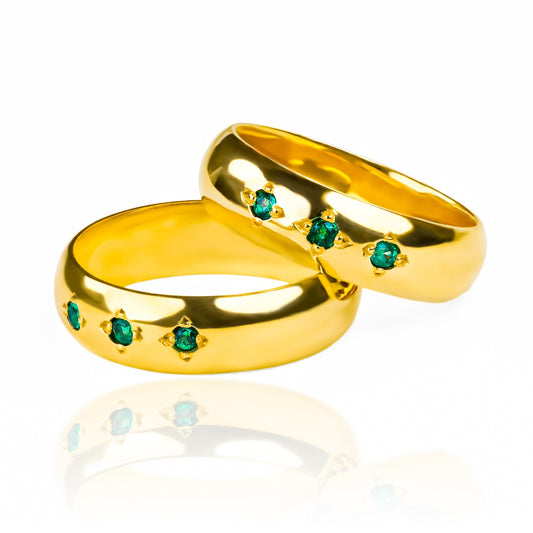 anillos de boda clásicos de cristal verde. Fabricados con oro de 18 k con certificado de calidad y garantía para toda la vida, estos anillos son el símbolo perfecto de tu amor duradero. 