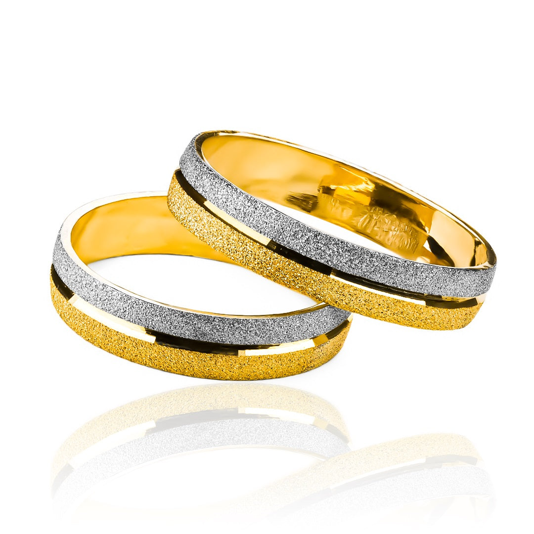 Argollas de matrimonio dinasty de la Joyería Caracas. Hechas de oro 18k con certificado de calidad, estas argollas ofrecen un estilo clásico y atemporal que perdurará toda la vida. 