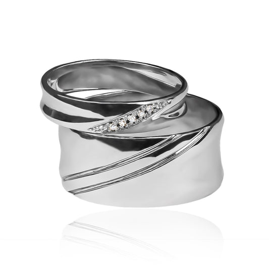 anillos de boda glaciar de nuestra joyería Caracas! Estos anillos están hechos de oro de 18 quilates, lo que los hace duraderos y resistentes al desgaste diario. Cada anillo viene con un certificado de calidad