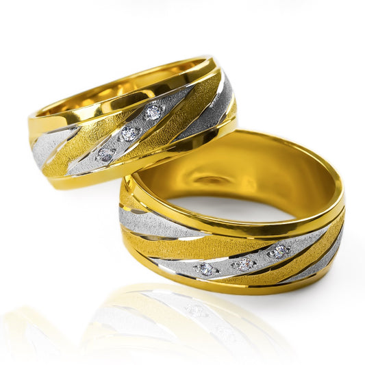 anillos de boda entrelazados de oro de 18 quilates de Joyería Caracas. Cada anillo está cuidadosamente diseñado para representar la unión inseparable de dos almas enamoradas