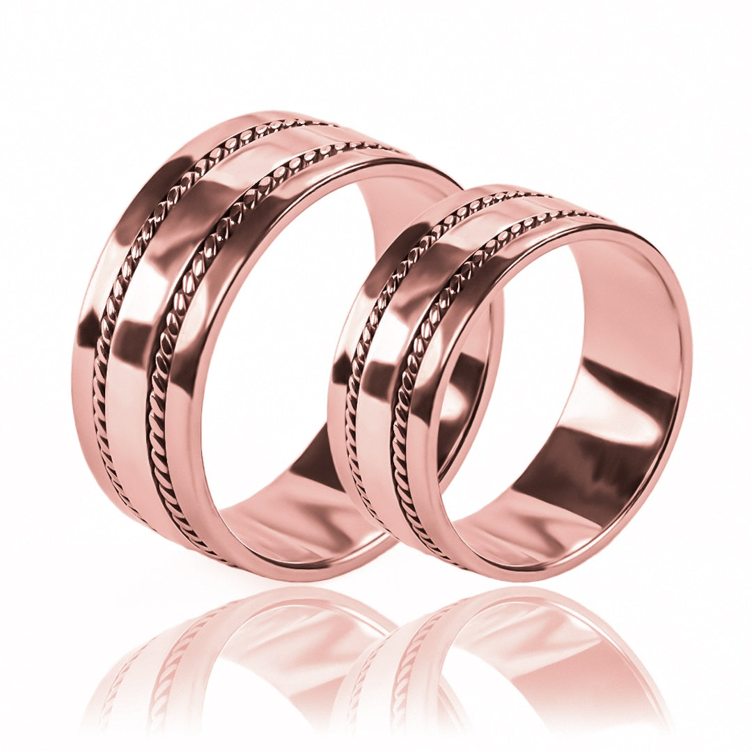 anillos de boda lazos de amor plane de Joyería Caracas son el complemento perfecto para sellar el amor eterno. Hechos con oro de 18k con certificado de calidad, estos anillos garantizan brillo y durabilidad por toda la vida.