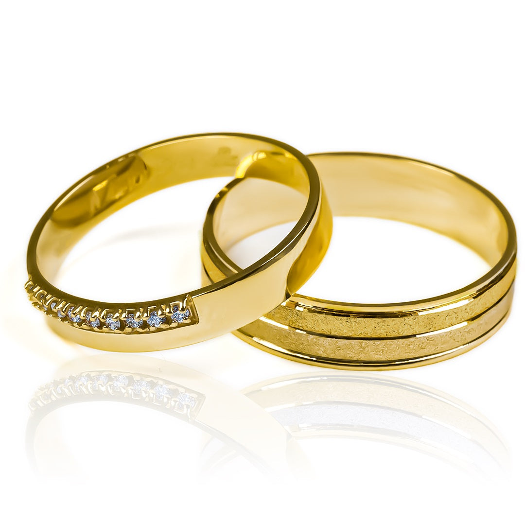 Argollas de matrimonio match love cristal, elaboradas en oro 18k de Joyería Caracas, están garantizadas con certificado de calidad para toda la vida.