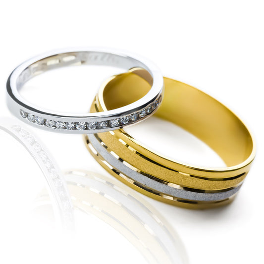 anillos de bodas de oro de 18k de Joyería Caracas! Cada anillo está cuidadosamente diseñado y elaborado con los más altos estándares de calidad, asegurando que sea una pieza que durará toda la vida.