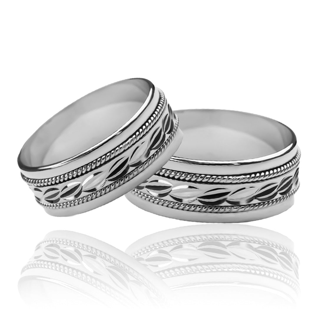 anillos de boda de oro de 18k, puedes celebrar tu amor con estilo y elegancia. El diseño de cuerda entrelazada simboliza la unión eterna y la fuerza del compromiso. Fabricados por expertos artesanos en Joyería Caracas, estos anillos son una verdadera obra de arte que perdurará toda la vida.