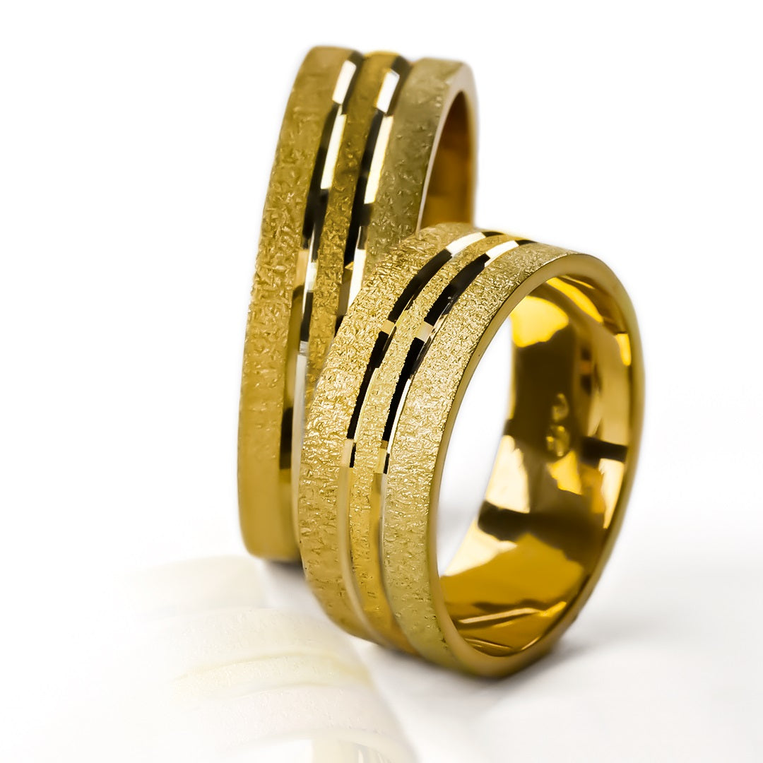 alianzas de boda "3 Oros" de Joyería Caracas! Diseñadas con elegancia y manufacturadas en oro de 18 quilates, Cada anillo viene con un certificado de calidad y garantía de por vida