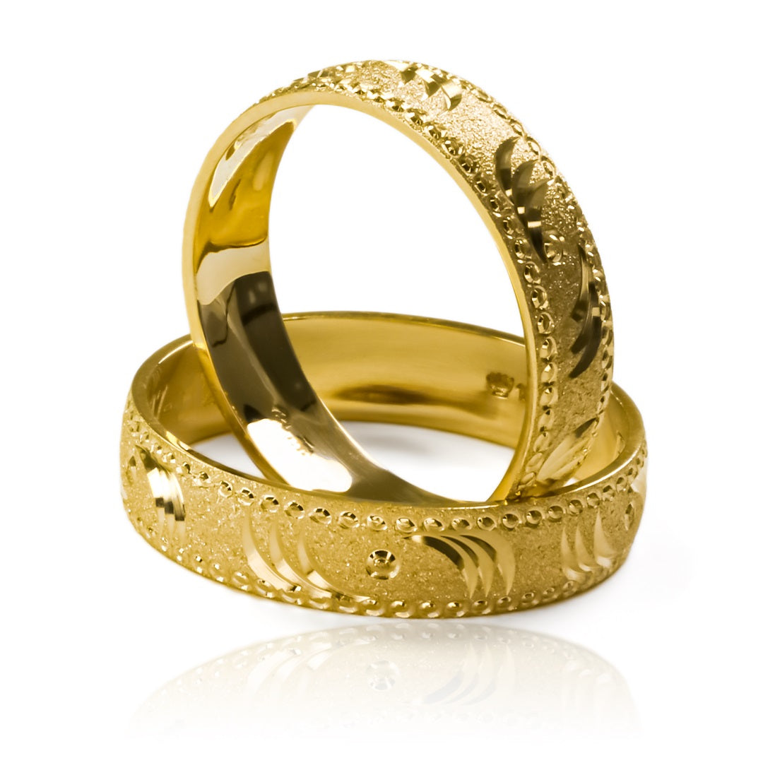 anillos de boda Tiger Cóncava de Joyería Caracas. Hechos de oro de 18k con certificado de calidad, estos anillos son el símbolo perfecto de su compromiso para toda la vida.