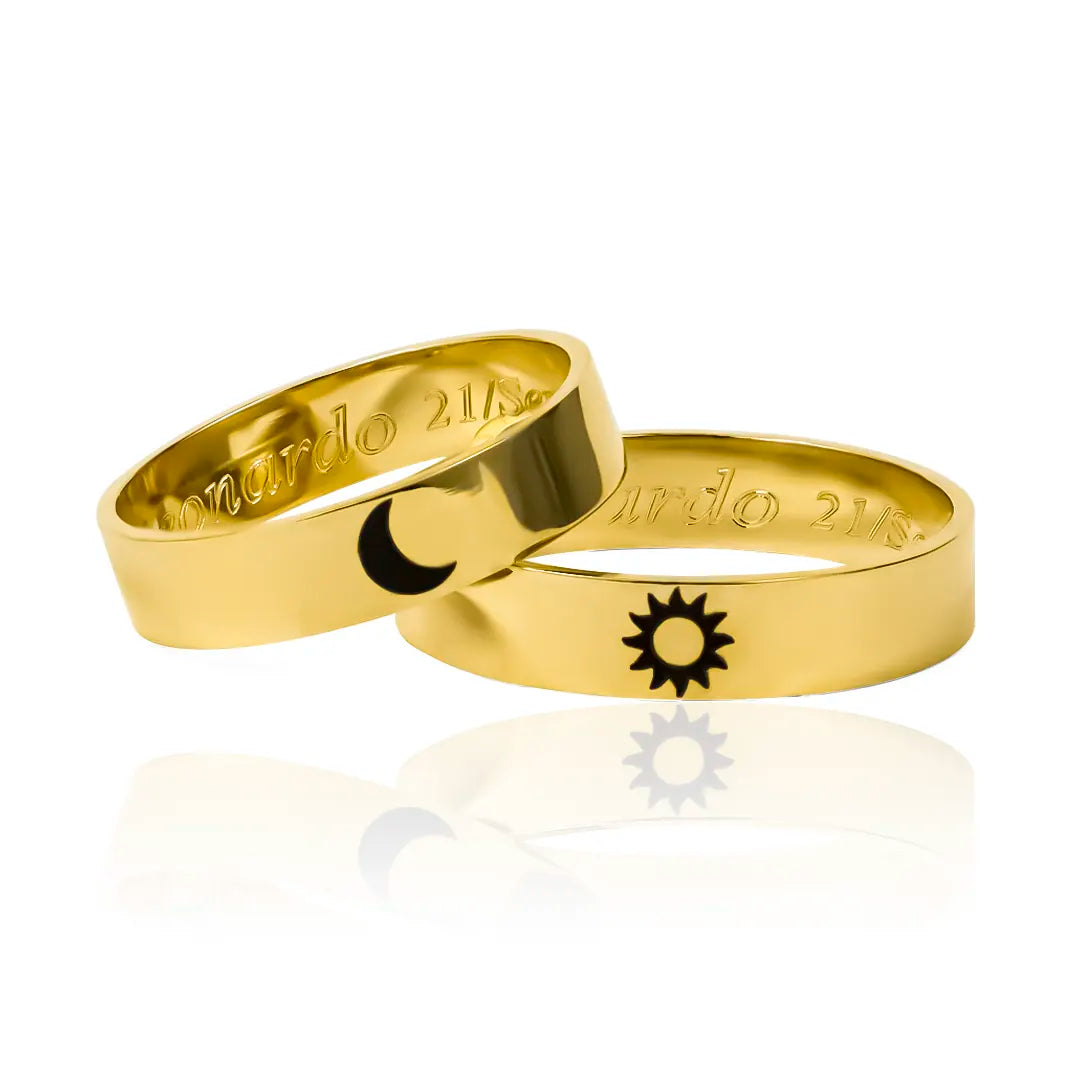 Descubra la elegancia y el amor eterno en nuestras Argollas de matrimonio Love eclipsis. Fabricadas en oro de 18k por la prestigiosa Joyería Caracas, estas argollas cuentan con un grabado láser de alta precisión que las hace aún más exclusivas.