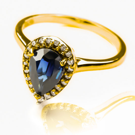 Anillo de compromiso deep blue, con diamantes y zafiro azul en oro 18k de Joyería Caracas certificado con calidad y garantía de por vida.