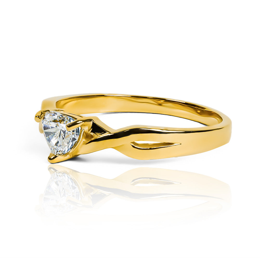  Anillo de compromiso Diamond Heart. Confeccionado con oro 18 k de la más alta calidad y certificado de garantía para toda la vida