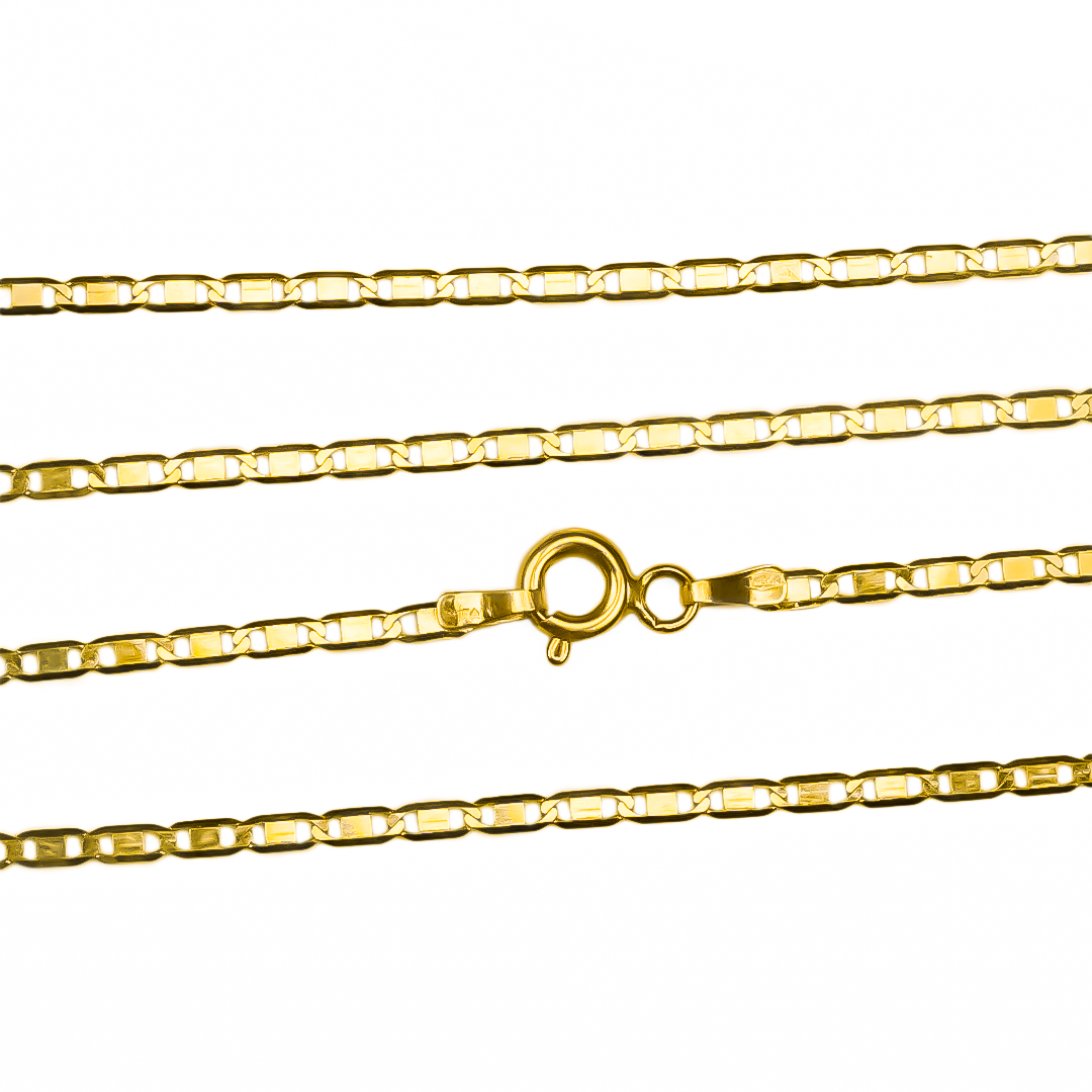 Descubre la exquisita elegancia de nuestra cadena tejida, una obra maestra de la joyería en oro de 18 quilates. Cada eslabón de esta deslumbrante cadena está meticulosamente tejido con lentejuelas de oro, creando un resplandor único y cautivador que captura la luz con cada movimiento. Con nuestra certificación de calidad, garantizamos que cada gramo de oro utilizado en esta obra de arte es auténtico y de la más alta pureza.