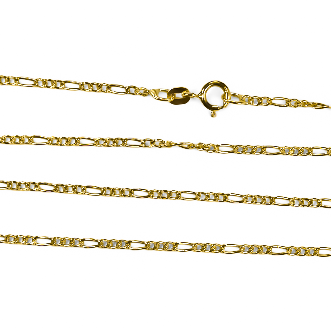 Descubre el poder y la belleza del oro con nuestra cadena tejida cubana 3 x 1 en oro de 18 quilates. Esta cadena emblemática combina a la perfección la robustez de su diseño con la opulencia del oro de máxima calidad. Respaldada por nuestra garantía de calidad y certificación de autenticidad, puedes confiar plenamente en la procedencia y la calidad excepcional de esta pieza.