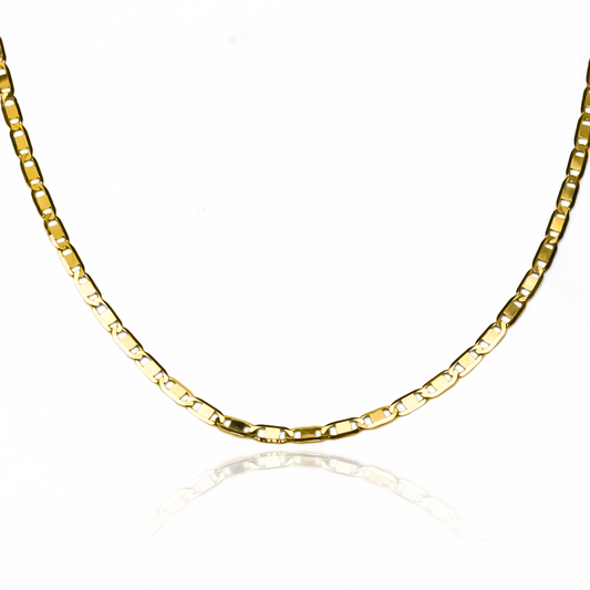 Descubre la exquisita elegancia de nuestra cadena tejida, una obra maestra de la joyería en oro de 18 quilates. Cada eslabón de esta deslumbrante cadena está meticulosamente tejido con lentejuelas de oro, creando un resplandor único y cautivador que captura la luz con cada movimiento. Con nuestra certificación de calidad, garantizamos que cada gramo de oro utilizado en esta obra de arte es auténtico y de la más alta pureza.