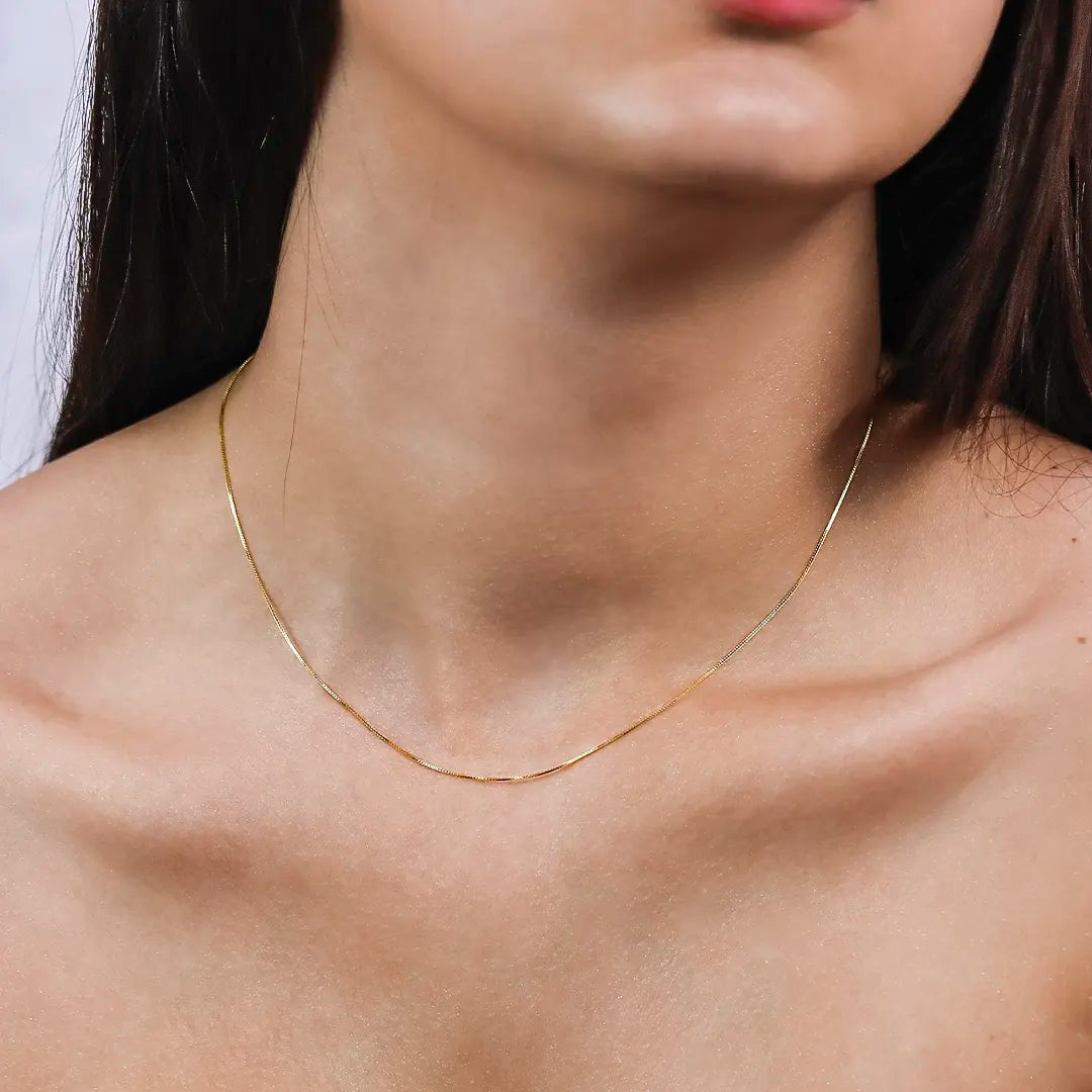 Cuello de mujer con cadena en tejido venecia de oro amarillo de 18 quilates, hecho en joyeria caracas. 