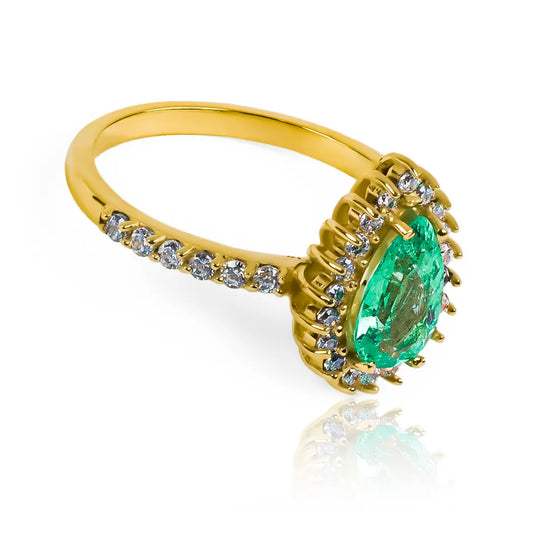 Anillo de compromiso emerald drop, una pieza única de Joyería Caracas en oro 18k con certificado y garantía de por vida.