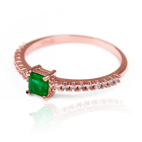 Anillo de compromiso Green Passion. Confeccionado en oro 18 k de alta calidad y certificado de garantía, este anillo de joyería caracas es una elección elegante y duradera para simbolizar tu amor eterno. 