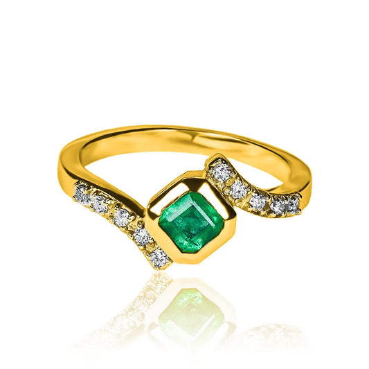 Anillo de compromiso emerald &amp; diamonds in arms es una verdadera joya. Hecho con oro 18k, diseño de Joyería Caracas es un símbolo con certificado de calidad y garantía para toda la vida.