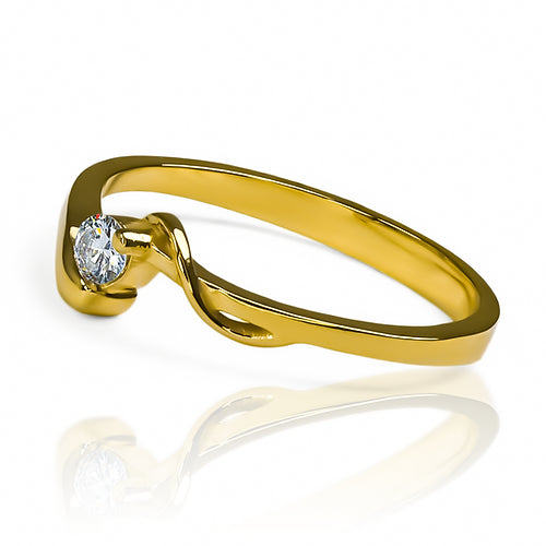 Expresa tu amor con estilo con nuestro anillo de compromiso snake lover. Hecho en Joyería Caracas con oro de 18k, cuenta con un certificado de calidad y garantía de por vida. Haz que tu amor sea tan duradero como este anillo de serpiente, símbolo de amor eterno y elegancia. ¡Hazlo tuyo ahora!