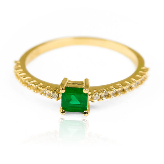 Anillo de compromiso Green Passion, fabricado en oro 18k de alta calidad y certificado de garantía de Joyería Caracas.