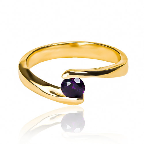 anillo de compromiso wave III purple es una joya elegante de Joyería Caracas. Hecho de oro 18k, este anillo cuenta con un certificado de calidad y garantía de por vida